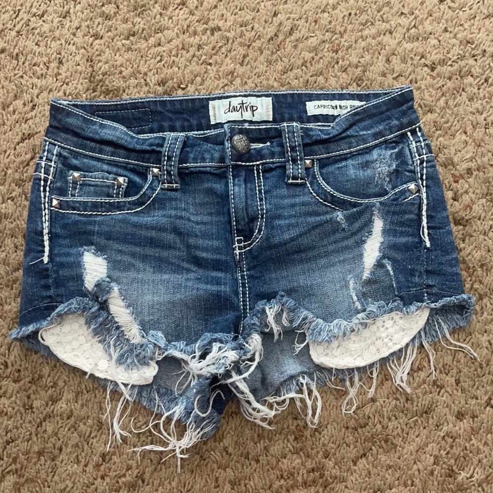 Daytrip High Rise Denim Shorts Size 26